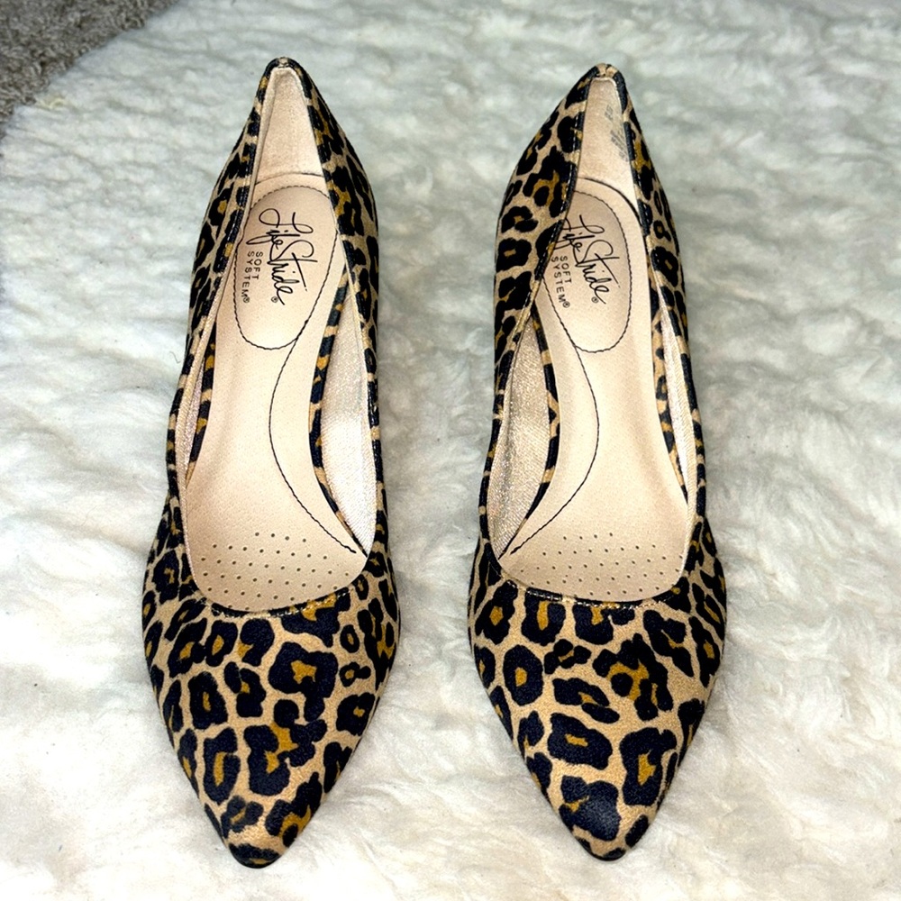 Life Stride Sevyn animal print pump. Size 8
